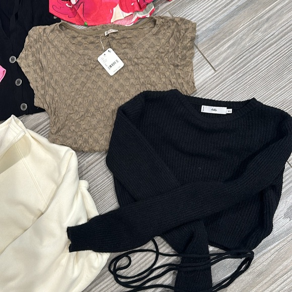 LOT 10 Tops - Picture 8 of 8